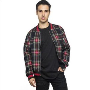 Victorious NWT Men's Plaid
Striped Collar Arm and Inner Pock.